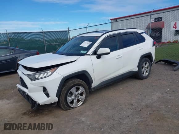✅ 2019 Toyota RAV4 XLE • VIN: 2T3W1RFV9KW054944 • Lot: 43463220. Listed on IAAI with 124,681 mi. Free auction sales archive from the USA and detailed vehicle history report at DreamBid. Image 2.