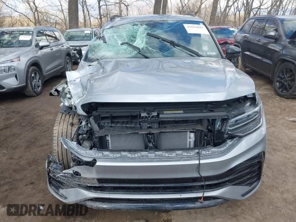 ✅ 2024 Volkswagen Tiguan SE R-Line Black • VIN: 3VVCB7AX2RM209005 • Lot: 41694881. Wystawiony na IAAI z przebiegiem 1 421 mil. Bezpłatny archiwum sprzedaży aukcyjnych z USA i szczegółowy raport historii pojazdu na DreamBid. Zdjęcie 12.