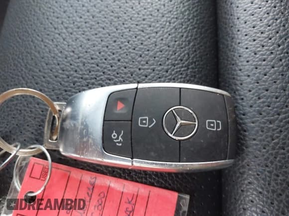 ✅ 2021 Mercedes-Benz C 300 • VIN: W1KWF8EB0MR640153 • Lot: 41164310. Listed on IAAI with 34,364 mi. Free auction sales archive from the USA and detailed vehicle history report at DreamBid. Image 11.