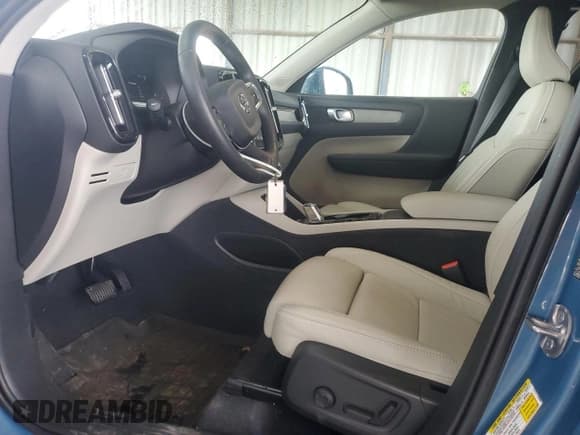 ✅ 2023 Volvo XC40 Plus Bright Theme • VIN: YV4L12UN9P2104204 • Lot: 58507285. Listed on Copart with 13,110 mi. Free auction sales archive from the USA and detailed vehicle history report at DreamBid. Image 7.