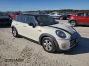 ✅ 2015 MINI Hardtop 4 Door • VIN: WMWXS5C59FT827576 • Lot: 82661265. Wystawiony na Copart z przebiegiem 115 930 mil. Bezpłatny archiwum sprzedaży aukcyjnych z USA i szczegółowy raport historii pojazdu na DreamBid. Zdjęcie 4.