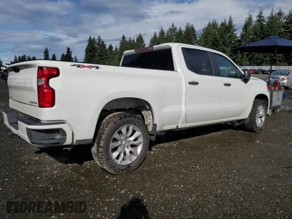 2022 Chevrolet Silverado 1500 Custom z VIN 3GCPYBEK7NG135234, wystawiony jako Copart lot #81911895 z przebiegiem 88 596 mil mil oraz Szkoda całkowita • Salvage title. Historia ofert i sprzedaży dostępna na DreamBid. Obrazek 3.