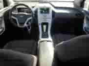 2013 Chevrolet Volt z VIN 1G1RG6E45DU136049, wystawiony jako Copart lot #84345944 z przebiegiem 163 288 mil mil oraz Czysty tytuł • Clean title. Historia ofert i sprzedaży dostępna na DreamBid. Obrazek 8.