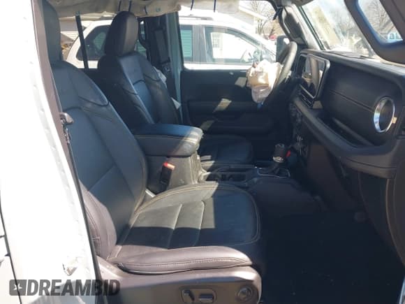 ✅ 2024 Jeep Wrangler Sahara • VIN: 1C4PJXEG1RW299325 • Лот: 41854789. Опубликован ранее на IAAI с пробегом 27 808 миль. Бесплатный доступ к архиву аукционных продаж из США и подробный отчёт об истории автомобиля на DreamBid. Изображение 5.