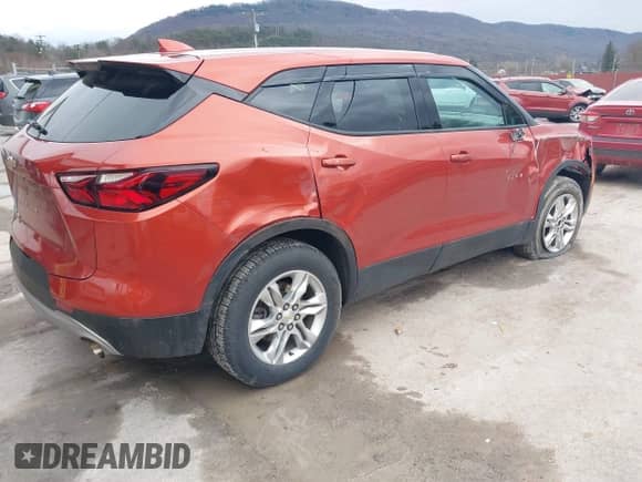 2021 Chevrolet Blazer LT z VIN 3GNKBHR4XMS567457, wystawiony jako IAAI lot #41133024 z przebiegiem 48 422 mil mil oraz . Historia ofert i sprzedaży dostępna na DreamBid. Obrazek 4.