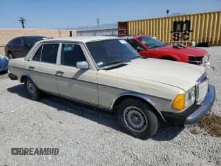 ✅ 1982 Mercedes-Benz 240 • VIN: WDBAB23A9CB319628 • Lot: 57148765. Listed on Copart with 111,027 mi. Free auction sales archive from the USA and detailed vehicle history report at DreamBid. Image 4.