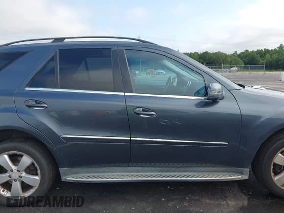 ✅ 2011 Mercedes-Benz M 350 • VIN: 4JGBB8GB9BA726554 • Lot: 43015639. Listed on IAAI with Not provided. Free auction sales archive from the USA and detailed vehicle history report at DreamBid. Image 13.