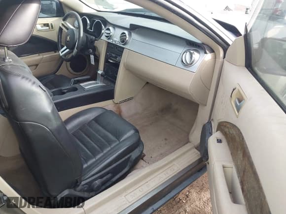 ✅ 2005 Ford Mustang Deluxe • VIN: 1ZVHT80N755107848 • Lot: 43667529. Listed on IAAI with 189,380 mi. Free auction sales archive from the USA and detailed vehicle history report at DreamBid. Image 5.