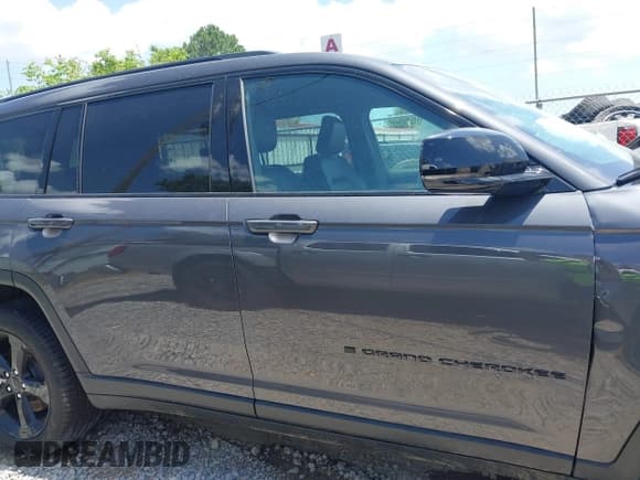 ✅ 2025 Jeep Grand Cherokee Limited • VIN: 1C4RJKBG9S8661279 • Lot: 42431910. Wystawiony na IAAI z przebiegiem 3 512 mil. Bezpłatny archiwum sprzedaży aukcyjnych z USA i szczegółowy raport historii pojazdu na DreamBid. Zdjęcie 14.