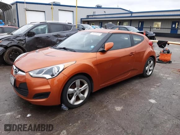 ✅ 2015 Hyundai Veloster • VIN: KMHTC6AD1FU236632 • Lot: 70816432. Wystawiony na Copart z przebiegiem 208 005 mil. Bezpłatny archiwum sprzedaży aukcyjnych z USA i szczegółowy raport historii pojazdu na DreamBid. Zdjęcie 1.