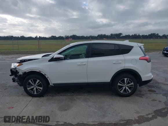 ✅ 2018 Toyota RAV4 XLE • VIN: 2T3WFREV2JW512910 • Lot: 42772049. Listed on IAAI with 138,019 mi. Free auction sales archive from the USA and detailed vehicle history report at DreamBid. Image 15.