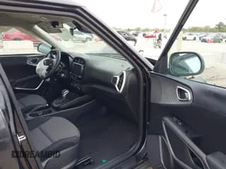 ✅ 2024 Kia Soul LX • VIN: KNDJ23AUXR7896877 • Лот: 43470696. Опубликован ранее на IAAI с пробегом Не указан. Бесплатный доступ к архиву аукционных продаж из США и подробный отчёт об истории автомобиля на DreamBid. Изображение 5.