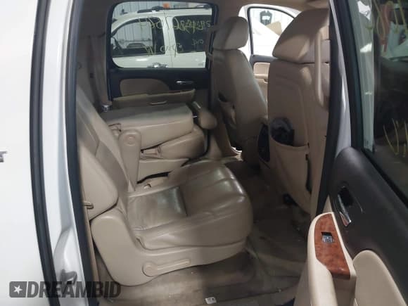 ✅ 2007 Chevrolet Suburban LT • VIN: 1GNFK16397J300658 • Lot: 43267084. Listed on IAAI with 201,521 mi. Free auction sales archive from the USA and detailed vehicle history report at DreamBid. Image 8.