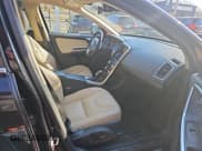 ✅ 2016 Volvo XC60 T5 Drive-E Premier • VIN: YV440MDK8G2853679 • Lot: 86517944. Wystawiony na Copart z przebiegiem 162 573 mil. Bezpłatny archiwum sprzedaży aukcyjnych z USA i szczegółowy raport historii pojazdu na DreamBid. Zdjęcie 5.