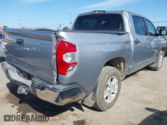 ✅ 2017 Toyota Tundra SR5 • VIN: 5TFDY5F18HX616846 • Лот: 42086463. Опубликован ранее на IAAI с пробегом 225 892 миль. Бесплатный доступ к архиву аукционных продаж из США и подробный отчёт об истории автомобиля на DreamBid. Изображение 4.