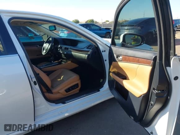 ✅ 2014 Lexus GS 350 • VIN: JTHBE1BL5E5032555 • Lot: 43524938. Wystawiony na IAAI z przebiegiem 79 430 mil. Bezpłatny archiwum sprzedaży aukcyjnych z USA i szczegółowy raport historii pojazdu na DreamBid. Zdjęcie 5.