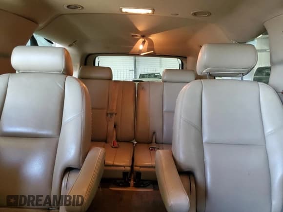 ✅ 2010 Chevrolet Suburban LTZ • VIN: 1GNUKKE36AR268906 • Lot: 72568394. Wystawiony na Copart z przebiegiem 181 797 mil. Bezpłatny archiwum sprzedaży aukcyjnych z USA i szczegółowy raport historii pojazdu na DreamBid. Zdjęcie 10.