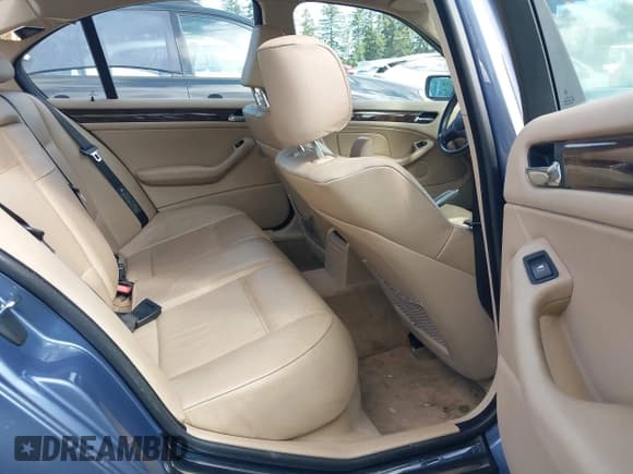 ✅ 2003 BMW 3 Series 330i • VIN: WBAEV53433KM31084 • Лот: 43176125. Опубликован ранее на IAAI с пробегом 212 474 миль. Бесплатный доступ к архиву аукционных продаж из США и подробный отчёт об истории автомобиля на DreamBid. Изображение 8.