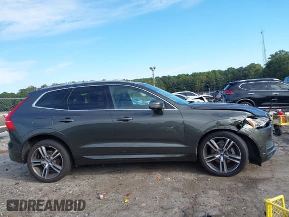✅ 2019 Volvo XC60 Momentum • VIN: LYV102RK1KB177988 • Lot: 43343485. Wystawiony na IAAI z przebiegiem 118 710 mil. Bezpłatny archiwum sprzedaży aukcyjnych z USA i szczegółowy raport historii pojazdu na DreamBid. Zdjęcie 13.
