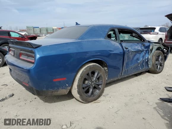 ✅ 2022 Dodge Challenger SXT • VIN: 2C3CDZGG5NH104953 • Lot: 45166113. Wystawiony na Copart z przebiegiem Nie podano. Bezpłatny archiwum sprzedaży aukcyjnych z USA i szczegółowy raport historii pojazdu na DreamBid. Zdjęcie 3.