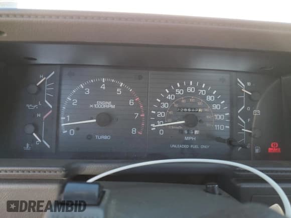 ✅ 1987 Toyota Pickup • VIN: JT4RN63B0H0105187 • Lot: 66365665. Wystawiony na Copart z przebiegiem 228 517 mil. Bezpłatny archiwum sprzedaży aukcyjnych z USA i szczegółowy raport historii pojazdu na DreamBid. Zdjęcie 9.