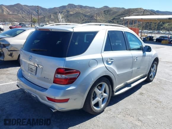 ✅ 2009 Mercedes-Benz M 550 • VIN: 4JGBB72E39A457912 • Lot: 41626202. Listed on IAAI with 110,059 mi. Free auction sales archive from the USA and detailed vehicle history report at DreamBid. Image 4.