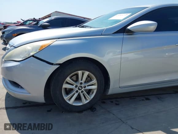✅ 2013 Hyundai Sonata GLS • VIN: 5NPEB4AC0DH717359 • Lot: 43183272. Listed on IAAI with 140,742 mi. Free auction sales archive from the USA and detailed vehicle history report at DreamBid. Image 17.