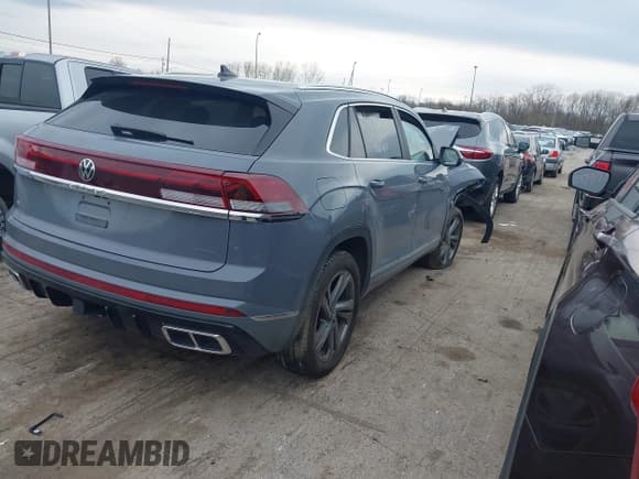 ✅ 2024 Volkswagen Atlas SEL R-Line • VIN: 1V2AE2CAXRC232668 • Lot: 41972789. Listed on IAAI with 30,150 mi. Free auction sales archive from the USA and detailed vehicle history report at DreamBid. Image 4.