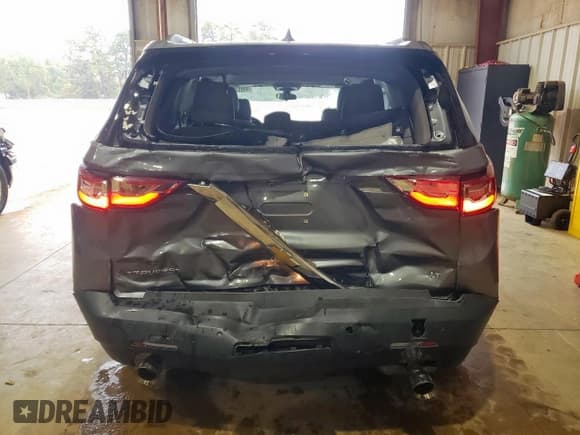 ✅ 2019 Chevrolet Traverse LT Cloth • VIN: 1GNERGKW3KJ317023 • Lot: 90092795. Wystawiony na Copart z przebiegiem 82 820 mil. Bezpłatny archiwum sprzedaży aukcyjnych z USA i szczegółowy raport historii pojazdu na DreamBid. Zdjęcie 6.