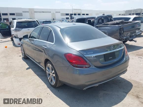 ✅ 2019 Mercedes-Benz C 300 • VIN: 55SWF8DB8KU292891 • Лот: 42902648. Опубликован ранее на IAAI с пробегом 104 221 миль. Бесплатный доступ к архиву аукционных продаж из США и подробный отчёт об истории автомобиля на DreamBid. Изображение 3.