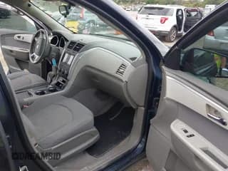 ✅ 2012 Chevrolet Traverse LS • VIN: 1GNKRFED2CJ279065 • Lot: 43579623. Wystawiony na IAAI z przebiegiem 140 701 mil. Bezpłatny archiwum sprzedaży aukcyjnych z USA i szczegółowy raport historii pojazdu na DreamBid. Zdjęcie 5.