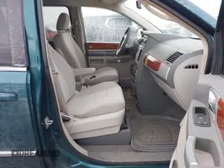 ✅ 2009 Chrysler Town & Country Touring • VIN: 2A8HR54169R536911 • Lot: 43814375. Wystawiony na IAAI z przebiegiem 186 376 mil. Bezpłatny archiwum sprzedaży aukcyjnych z USA i szczegółowy raport historii pojazdu na DreamBid. Zdjęcie 5.