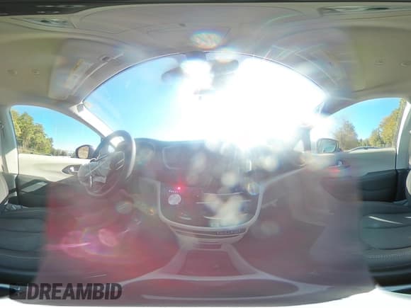 ✅ 2023 Chrysler Voyager LX • VIN: 2C4RC1CGXPR568267 • Lot: 81975925. Wystawiony na Copart z przebiegiem 38 387 mil. Bezpłatny archiwum sprzedaży aukcyjnych z USA i szczegółowy raport historii pojazdu na DreamBid. Zdjęcie 15.