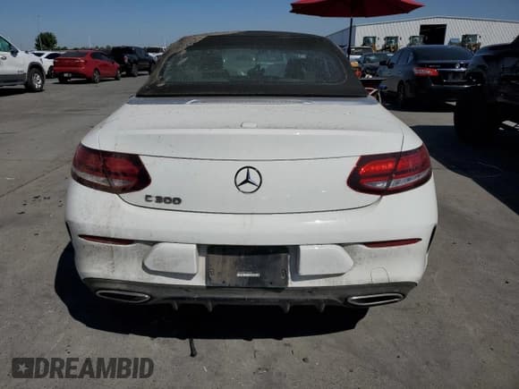 ✅ 2020 Mercedes-Benz C 300 • VIN: WDDWK8DB6LF949557 • Lot: 69230864. Wystawiony na Copart z przebiegiem Nie podano. Bezpłatny archiwum sprzedaży aukcyjnych z USA i szczegółowy raport historii pojazdu na DreamBid. Zdjęcie 6.
