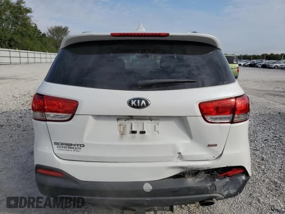 ✅ 2016 Kia Sorento LX • VIN: 5XYPG4A51GG011749 • Lot: 85252535. Listed on Copart with 126,686 mi. Free auction sales archive from the USA and detailed vehicle history report at DreamBid. Image 6.