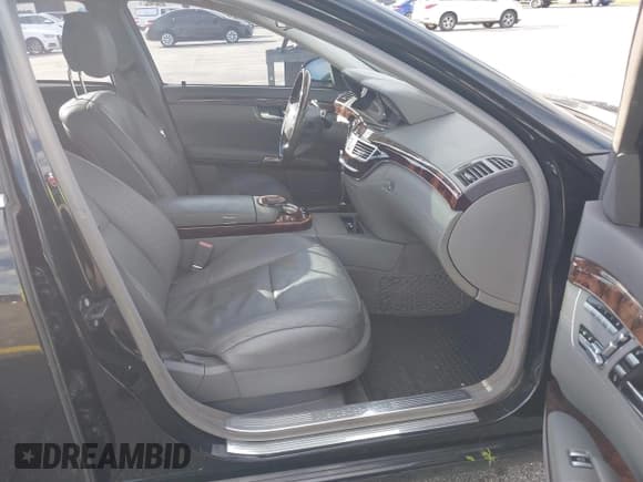 ✅ 2007 Mercedes-Benz S 600 • VIN: WDDNG76X27A060628 • Lot: 43915753. Listed on IAAI with 169,115 mi. Free auction sales archive from the USA and detailed vehicle history report at DreamBid. Image 5.