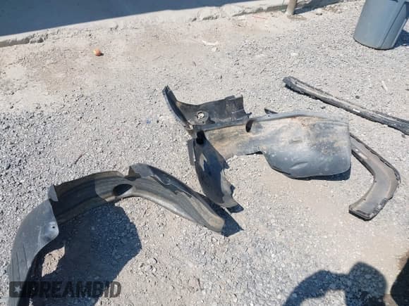 ✅ 2010 Jeep Commander Sport • VIN: 1J4RG4GK0AC157281 • Lot: 42581215. Listed on IAAI with 202,014 mi. Free auction sales archive from the USA and detailed vehicle history report at DreamBid. Image 12.