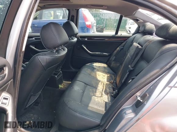 ✅ 2004 BMW 3 Series 325i • VIN: WBAET37484NJ83466 • Lot: 42409512. Listed on IAAI with 98,955 mi. Free auction sales archive from the USA and detailed vehicle history report at DreamBid. Image 8.