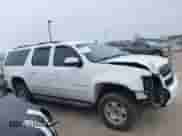 2014 Chevrolet Suburban LT z VIN 1GNSKJE77ER141415, wystawiony jako IAAI lot #41617749 z przebiegiem 226 571 mil mil oraz . Historia ofert i sprzedaży dostępna na DreamBid. Obrazek 13.