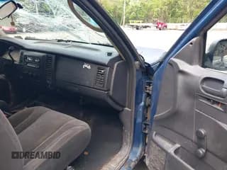 ✅ 2002 Dodge Dakota • VIN: 1B7GG12X62S641705 • Lot: 42435567. Wystawiony na IAAI z przebiegiem 176 930 mil. Bezpłatny archiwum sprzedaży aukcyjnych z USA i szczegółowy raport historii pojazdu na DreamBid. Zdjęcie 5.