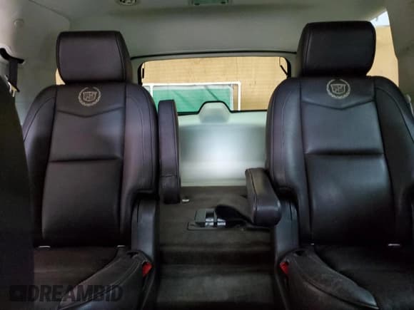 ✅ 2013 Cadillac Escalade Platinum Edition • VIN: 1GYS4DEF1DR261392 • Лот: 69136435. Опубликован ранее на Copart с пробегом 180 430 миль. Бесплатный доступ к архиву аукционных продаж из США и подробный отчёт об истории автомобиля на DreamBid. Изображение 10.