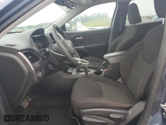 ✅ 2021 Jeep Cherokee Latitude • VIN: 1C4PJMCB1MD140590 • Lot: 65762025. Wystawiony na Copart z przebiegiem 106 758 mil. Bezpłatny archiwum sprzedaży aukcyjnych z USA i szczegółowy raport historii pojazdu na DreamBid. Zdjęcie 7.