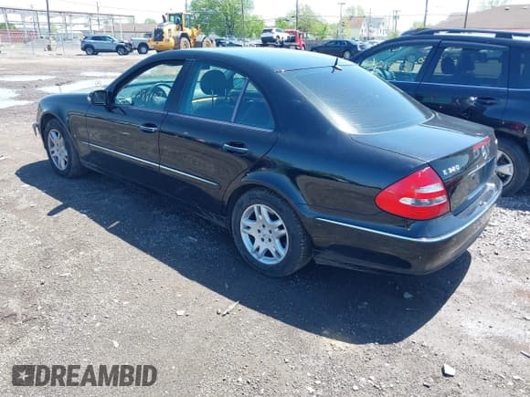 ✅ 2005 Mercedes-Benz E 320 • VIN: WDBUF82J75X166663 • Lot: 42288107. Listed on IAAI with 128,277 mi. Free auction sales archive from the USA and detailed vehicle history report at DreamBid. Image 3.