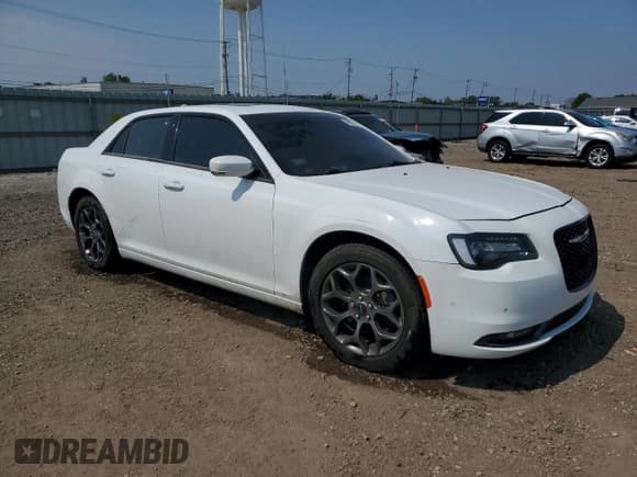 ✅ 2017 Chrysler 300 S • VIN: 2C3CCAGG6HH607724 • Lot: 60029575. Listed on Copart with 72,819 mi. Free auction sales archive from the USA and detailed vehicle history report at DreamBid. Image 4.