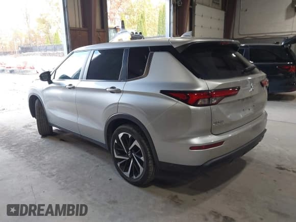 ✅ 2022 Mitsubishi Outlander ES • VIN: JA4J4TA89NZ028343 • Lot: 43489526. Listed on IAAI with 51,241 mi. Free auction sales archive from the USA and detailed vehicle history report at DreamBid. Image 3.