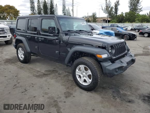✅ 2022 Jeep Wrangler Unlimited Sport Altitude • VIN: 1C4HJXDN5NW270327 • Лот: 46409555. Опубликован ранее на Copart с пробегом 61 916 миль. Бесплатный доступ к архиву аукционных продаж из США и подробный отчёт об истории автомобиля на DreamBid. Изображение 4.