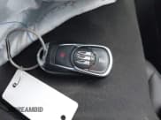 ✅ 2024 Buick Encore GX Sport Touring • VIN: KL4AMESL1RB209272 • Lot: 41646448. Wystawiony na IAAI z przebiegiem 20 797 mil. Bezpłatny archiwum sprzedaży aukcyjnych z USA i szczegółowy raport historii pojazdu na DreamBid. Zdjęcie 11.