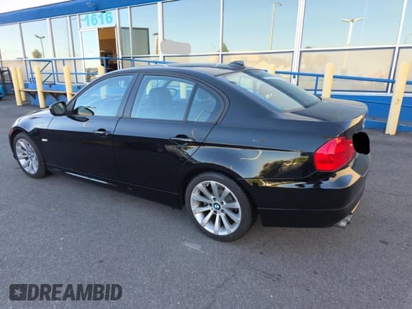 ✅ 2011 BMW 3 Series 328i • VIN: WBAPH5G5XBNN59693 • Лот: 91833895. Опубликован ранее на Copart с пробегом 87 615 миль. Бесплатный доступ к архиву аукционных продаж из США и подробный отчёт об истории автомобиля на DreamBid. Изображение 3.