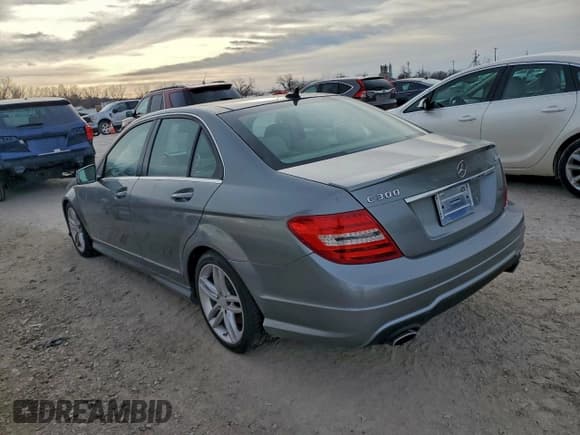 ✅ 2013 Mercedes-Benz C 300 Sport • VIN: WDDGF8AB7DR263461 • Лот: 96068725. Опубликован ранее на Copart с пробегом 150 048 миль. Бесплатный доступ к архиву аукционных продаж из США и подробный отчёт об истории автомобиля на DreamBid. Изображение 2.