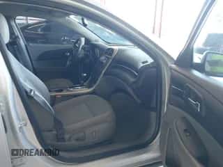 2013 Chevrolet Malibu LS z VIN 1G11A5SA8DF254541, wystawiony jako IAAI lot #42627085 z przebiegiem 154 987 mil mil oraz . Historia ofert i sprzedaży dostępna na DreamBid. Obrazek 5.